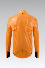 Detalle del chubasquero Gobik Pluvia 2.0 Blazing Orange