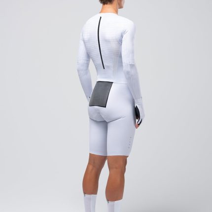Detalle del mono Gobik Mach TT Steel hombre