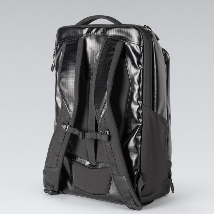 Detalle de la mochila de ciclismo Gobik Stow True Black