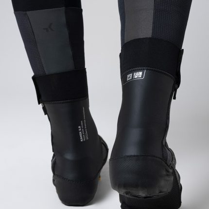 Detalle de los cubrezapatillas de invierno para carretera Gobik cubrezapatillas Kamik 2.0