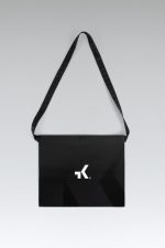 Detalle de la musette de ciclismo Gobik musette Emblem Black