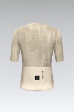 Detalle de la camiseta técnica de MTB Gobik Volt Silk hombre