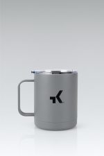 Detalle de la taza metálica Gobik Mugen Ironside