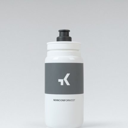 Detalle del bidón de ciclismo Gobik Fly Cloud 550 ml
