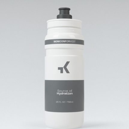 Detalle del bidón de ciclismo Gobik Fly Cloud 750 ml