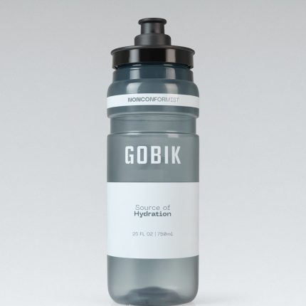 Detalle del bidón de ciclismo Gobik Fly Smoked 750 ml